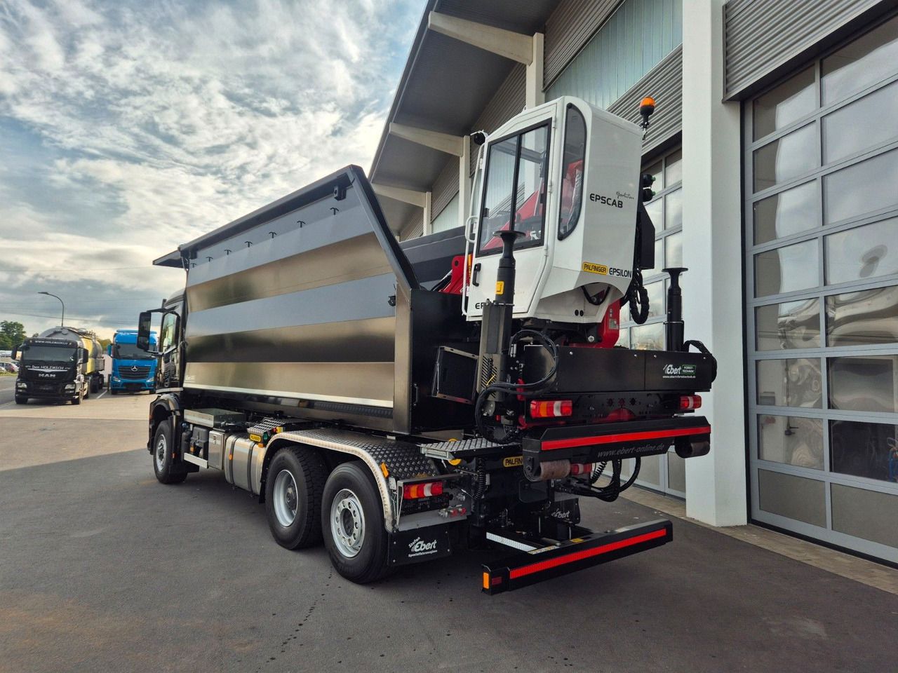 Mercedes-Benz Arocs 2751 6x2 HAD / Abroller EBERT Fällbox Q150 Mercedes-Benz Arocs 2751 6x2 HAD/ Abroller EBERT Forstbox Q150 - Hákový nosič kontajnerov: obrázok 5 Mercedes-Benz Arocs 2751 6x2 HAD / Abroller EBERT Fällbox Q150 Mercedes-Benz Arocs 2751 6x2 HAD/ Abroller EBERT Forstbox Q150 - Hákový nosič kontajnerov: obrázok 5