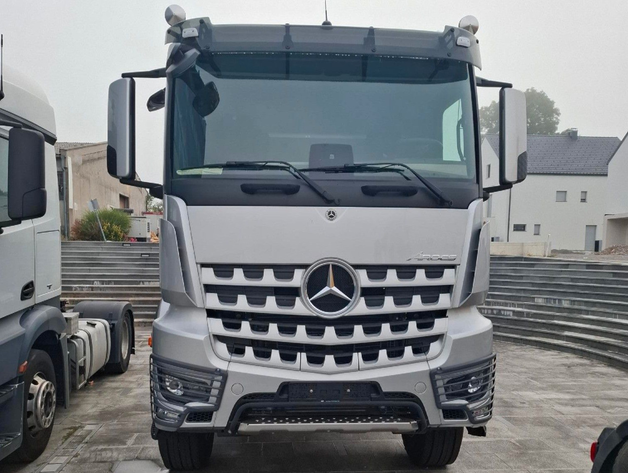 Mercedes-Benz Arocs 4153 8x4 Fahrgestell - Podvozek s kabinou: obrázok 2 Mercedes-Benz Arocs 4153 8x4 Fahrgestell - Podvozek s kabinou: obrázok 2