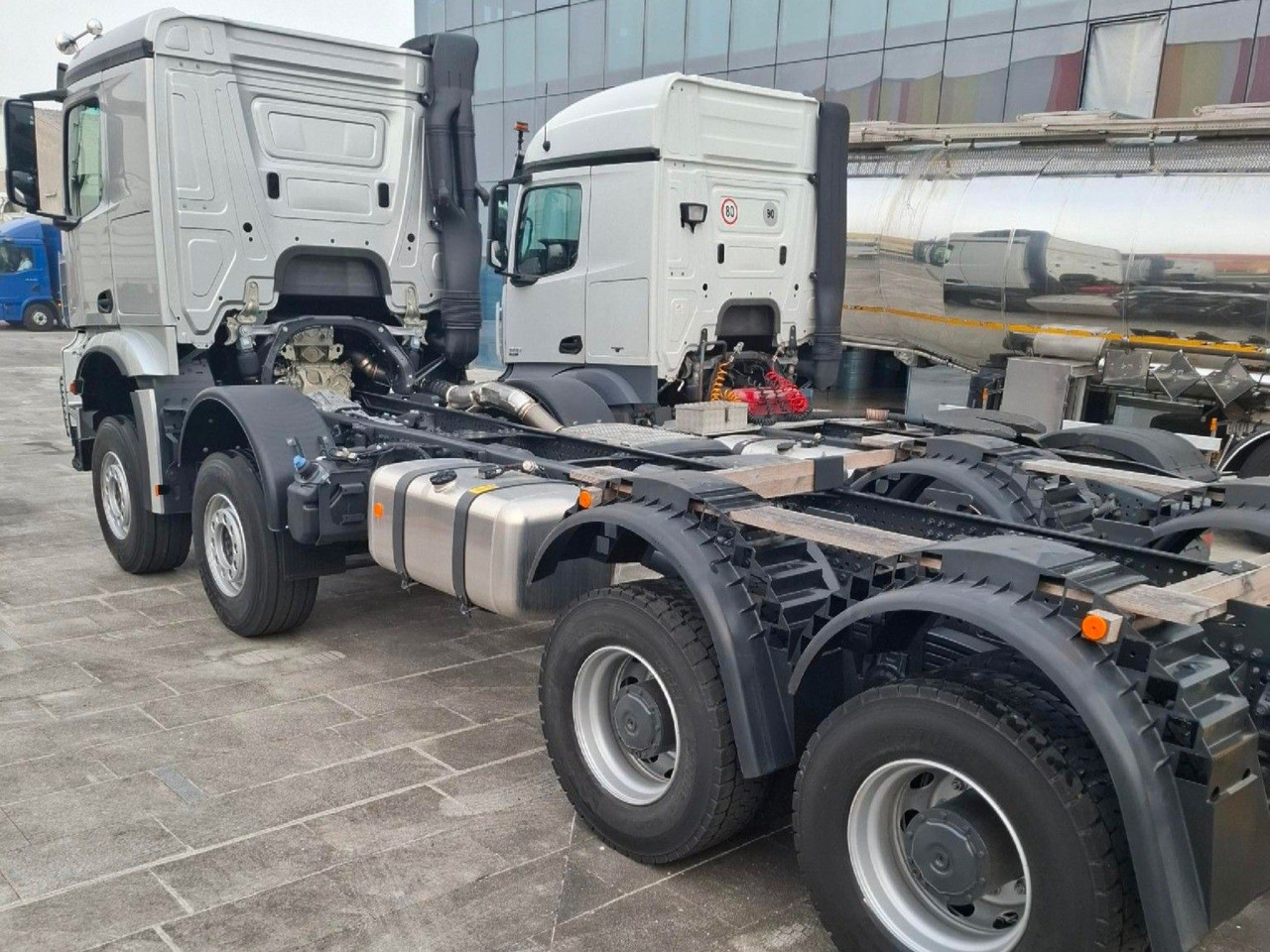 Mercedes-Benz Arocs 4153 8x4 Fahrgestell - Podvozek s kabinou: obrázok 3 Mercedes-Benz Arocs 4153 8x4 Fahrgestell - Podvozek s kabinou: obrázok 3