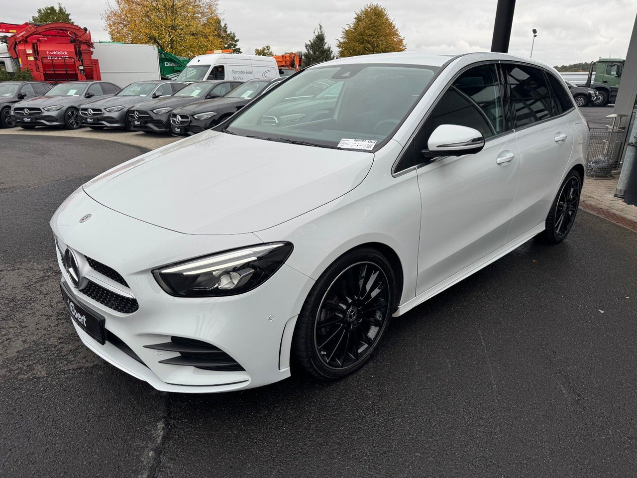 Mercedes-Benz B 200 AMG+Ambiente+360+LED+IHC+TotW - Sedan: obrázok 2 Mercedes-Benz B 200 AMG+Ambiente+360+LED+IHC+TotW - Sedan: obrázok 2