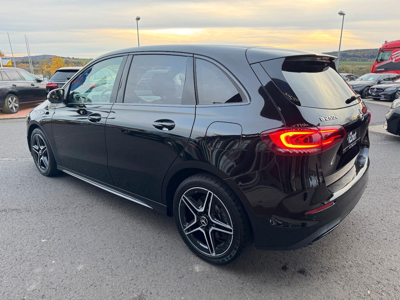 Mercedes-Benz B 250e Edition2020+AMG+Ambiente+Night+LED - Sedan: obrázok 3 Mercedes-Benz B 250e Edition2020+AMG+Ambiente+Night+LED - Sedan: obrázok 3