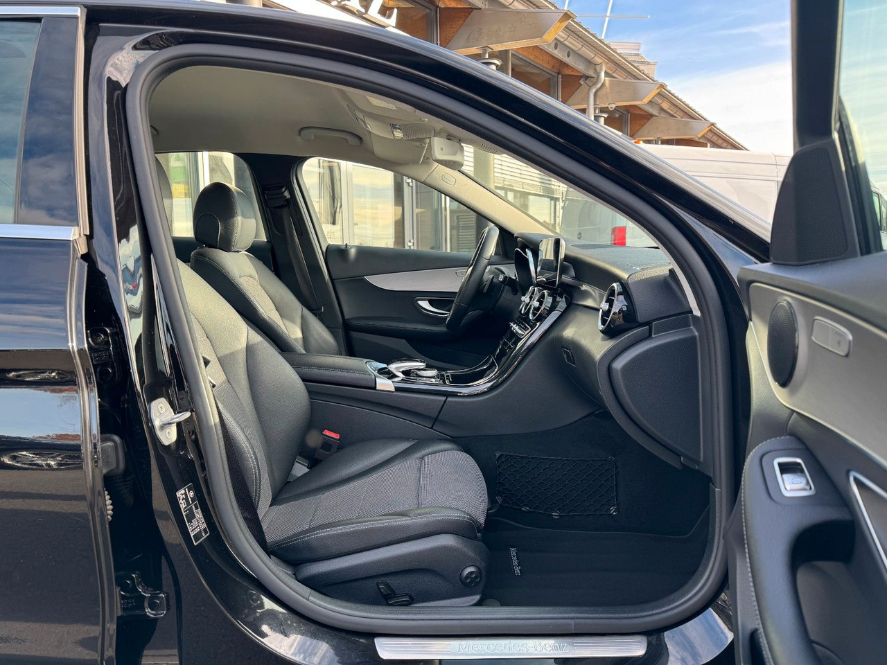 Leasing  Mercedes-Benz C 200 C Limousine+Avantgarde+AHK+RFK+TotW Mercedes-Benz C 200 C Limousine+Avantgarde+AHK+RFK+TotW: obrázok 6