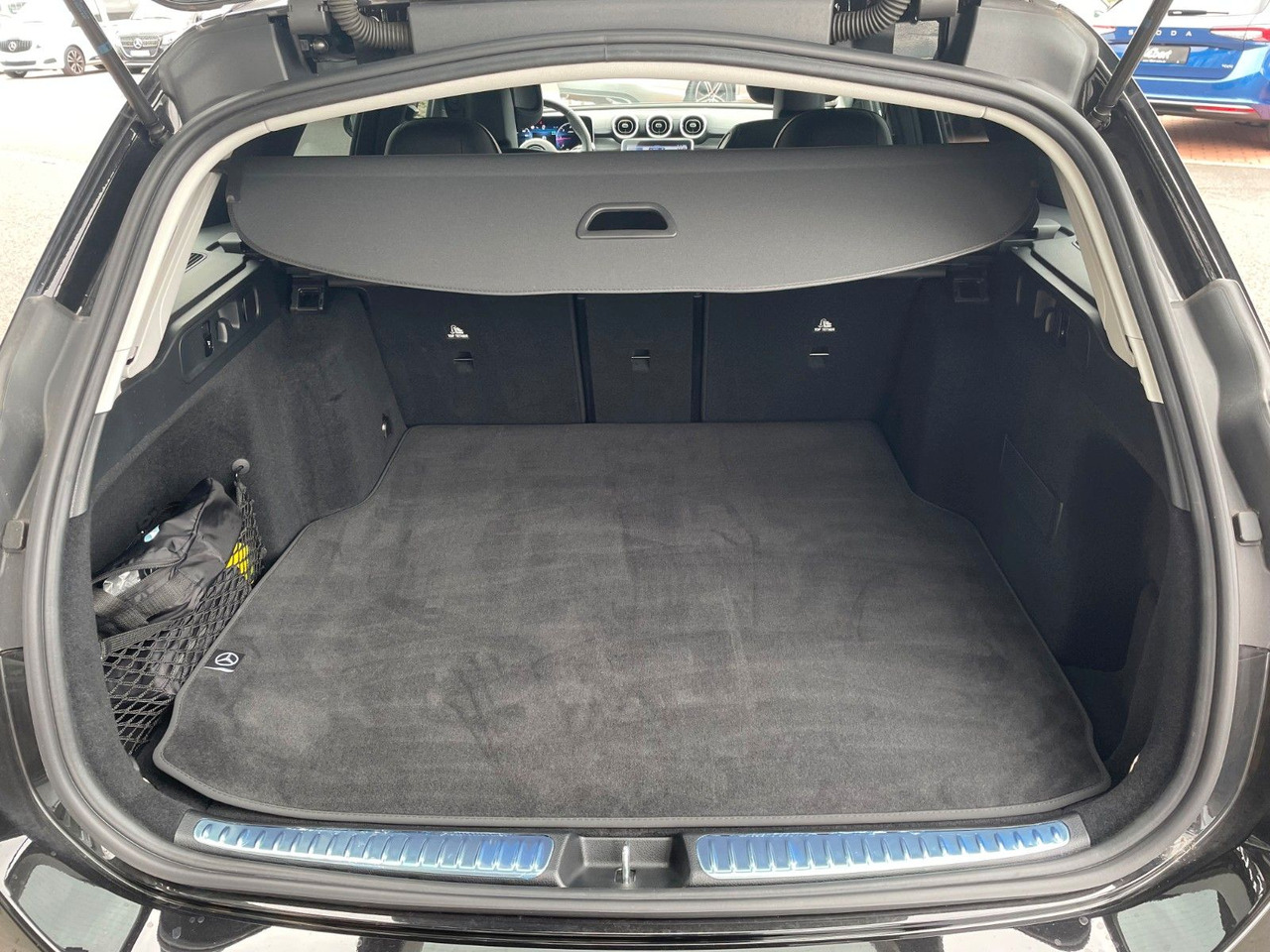 Mercedes-Benz C 200 d T AMG+Night+360°+Digital+Memory+Keyless - Kombi: obrázok 5 Mercedes-Benz C 200 d T AMG+Night+360°+Digital+Memory+Keyless - Kombi: obrázok 5