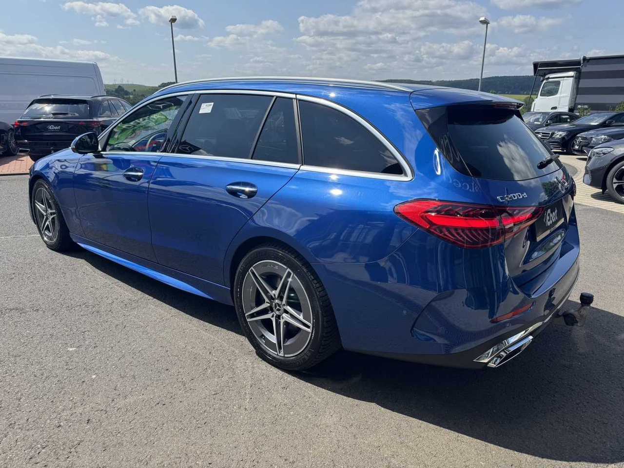 Mercedes-Benz C 200d AMG+Pano+Distr+Digital+AHK+HUD+360+IHC+ - Automobil: obrázok 3 Mercedes-Benz C 200d AMG+Pano+Distr+Digital+AHK+HUD+360+IHC+ - Automobil: obrázok 3