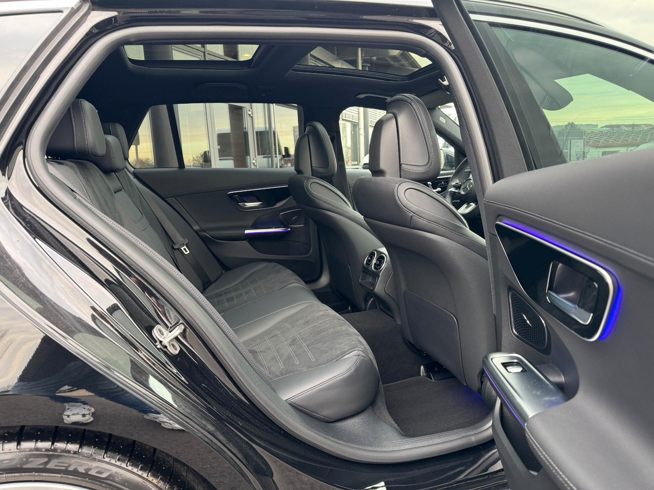 Mercedes-Benz C 200d T AMG+Pano+AHK+Distr+Digital+360 - Kombi: obrázok 5 Mercedes-Benz C 200d T AMG+Pano+AHK+Distr+Digital+360 - Kombi: obrázok 5