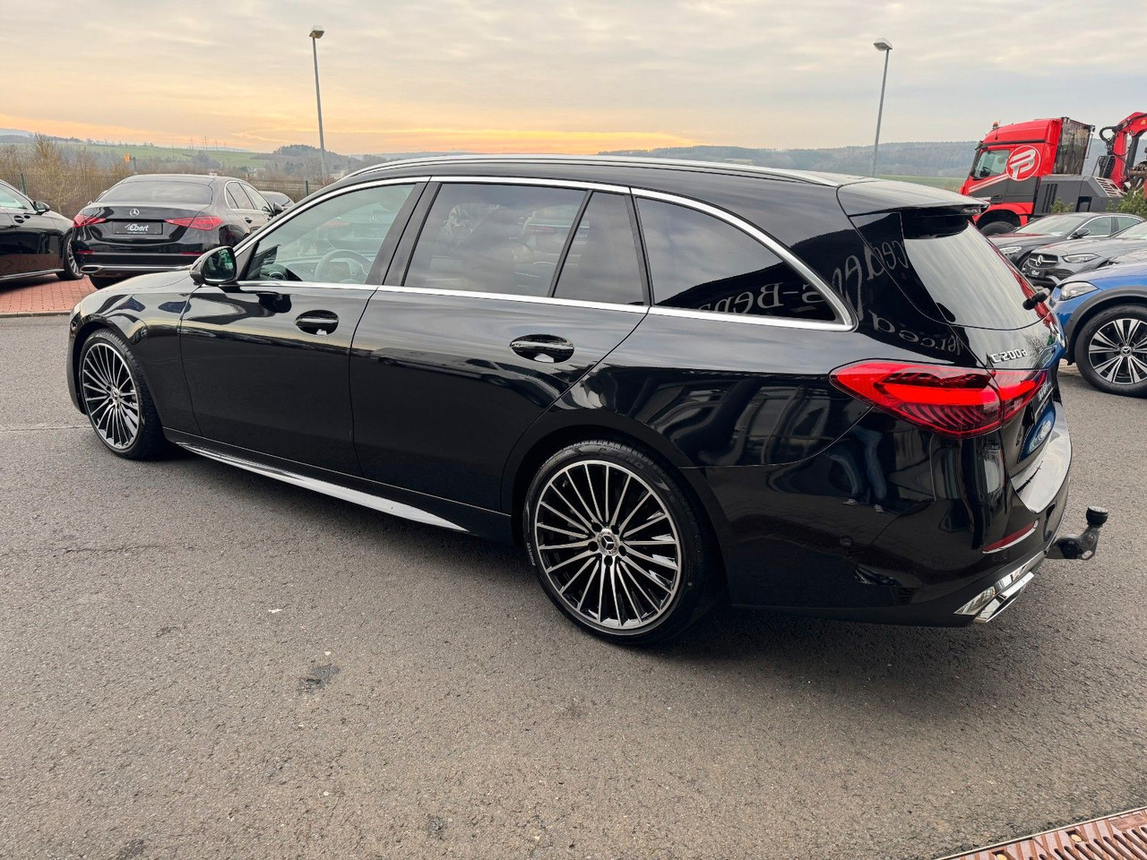 Mercedes-Benz C 200d T AMG+Pano+AHK+Distr+Digital+360 - Kombi: obrázok 3 Mercedes-Benz C 200d T AMG+Pano+AHK+Distr+Digital+360 - Kombi: obrázok 3