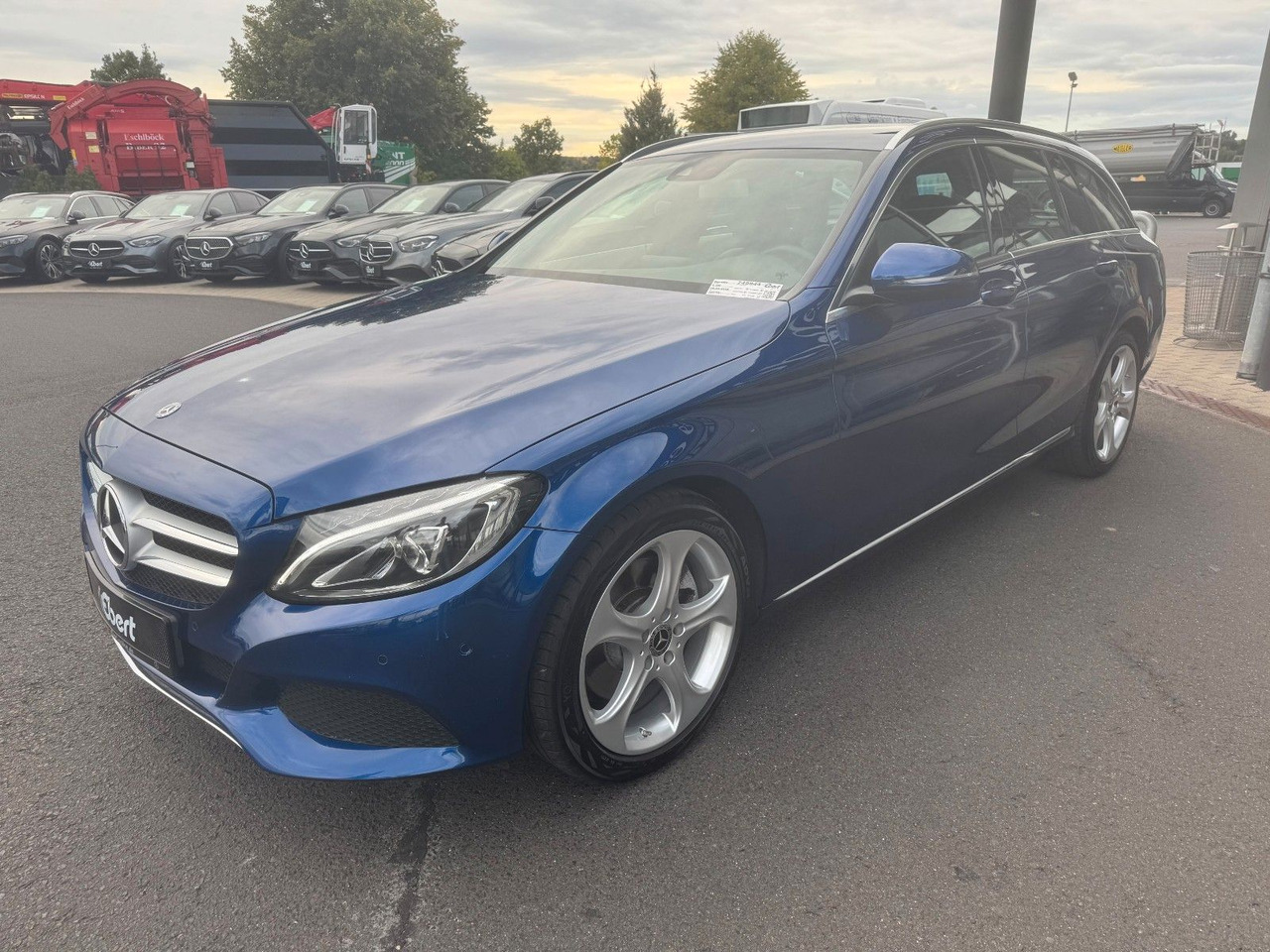 Mercedes-Benz C 300 T Avantgarde+Ambiente+LED+IHC+SpiegelP - Kombi: obrázok 2 Mercedes-Benz C 300 T Avantgarde+Ambiente+LED+IHC+SpiegelP - Kombi: obrázok 2
