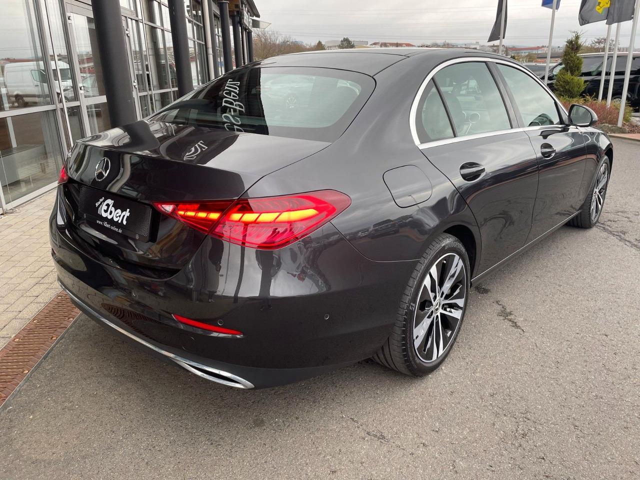 Mercedes-Benz C 300 e Avantgarde Digital+S-Dach+AHK+Distr+ - Sedan: obrázok 5 Mercedes-Benz C 300 e Avantgarde Digital+S-Dach+AHK+Distr+ - Sedan: obrázok 5