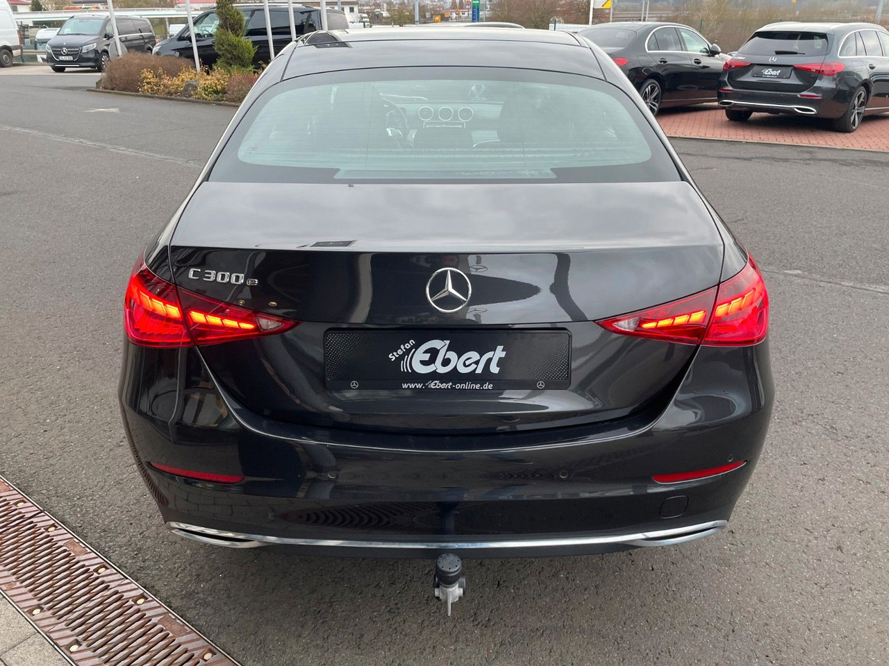 Mercedes-Benz C 300 e Avantgarde Digital+S-Dach+AHK+Distr+ - Sedan: obrázok 4 Mercedes-Benz C 300 e Avantgarde Digital+S-Dach+AHK+Distr+ - Sedan: obrázok 4