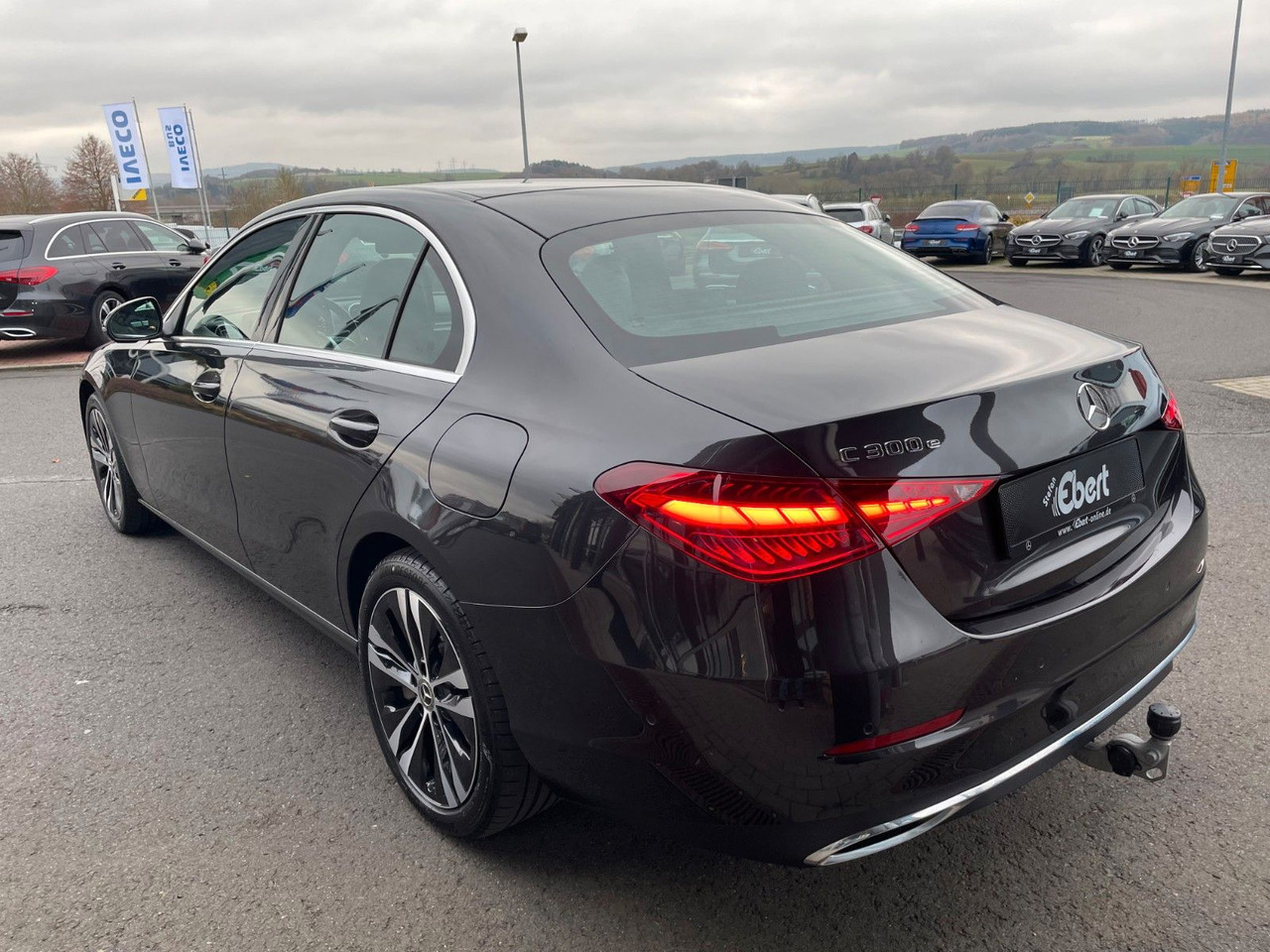 Mercedes-Benz C 300 e Avantgarde Digital+S-Dach+AHK+Distr+ - Sedan: obrázok 3 Mercedes-Benz C 300 e Avantgarde Digital+S-Dach+AHK+Distr+ - Sedan: obrázok 3