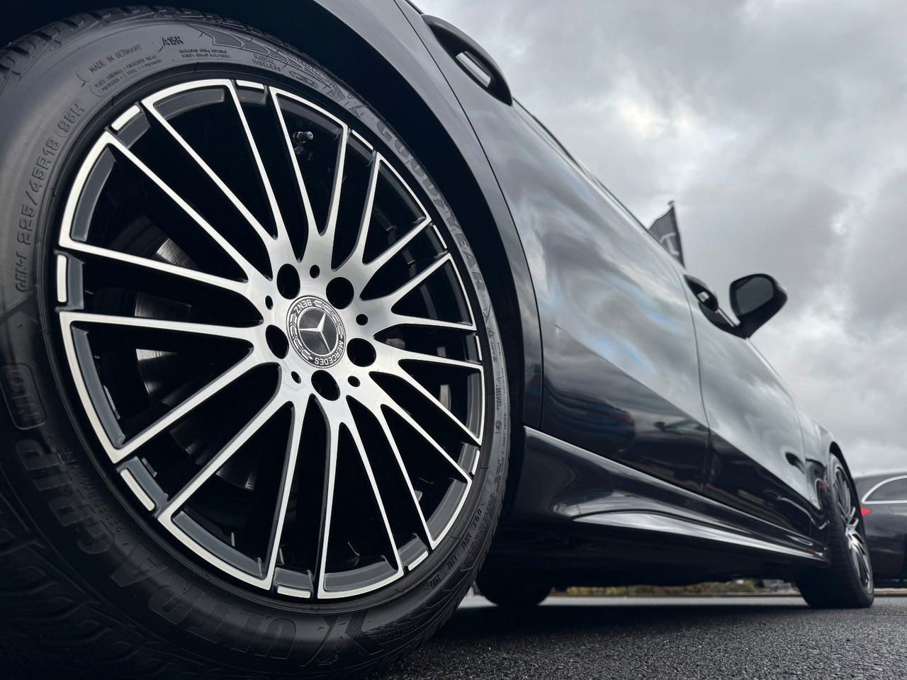 Mercedes-Benz C 300d AMG+AHK+RFK+Ambiente+Night+SportfahrW - Sedan: obrázok 5 Mercedes-Benz C 300d AMG+AHK+RFK+Ambiente+Night+SportfahrW - Sedan: obrázok 5