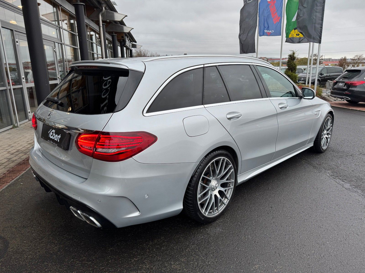 Mercedes-Benz C 63 AMG T Pano+Burmester+Distr+Memory+RFK - Kombi: obrázok 5 Mercedes-Benz C 63 AMG T Pano+Burmester+Distr+Memory+RFK - Kombi: obrázok 5