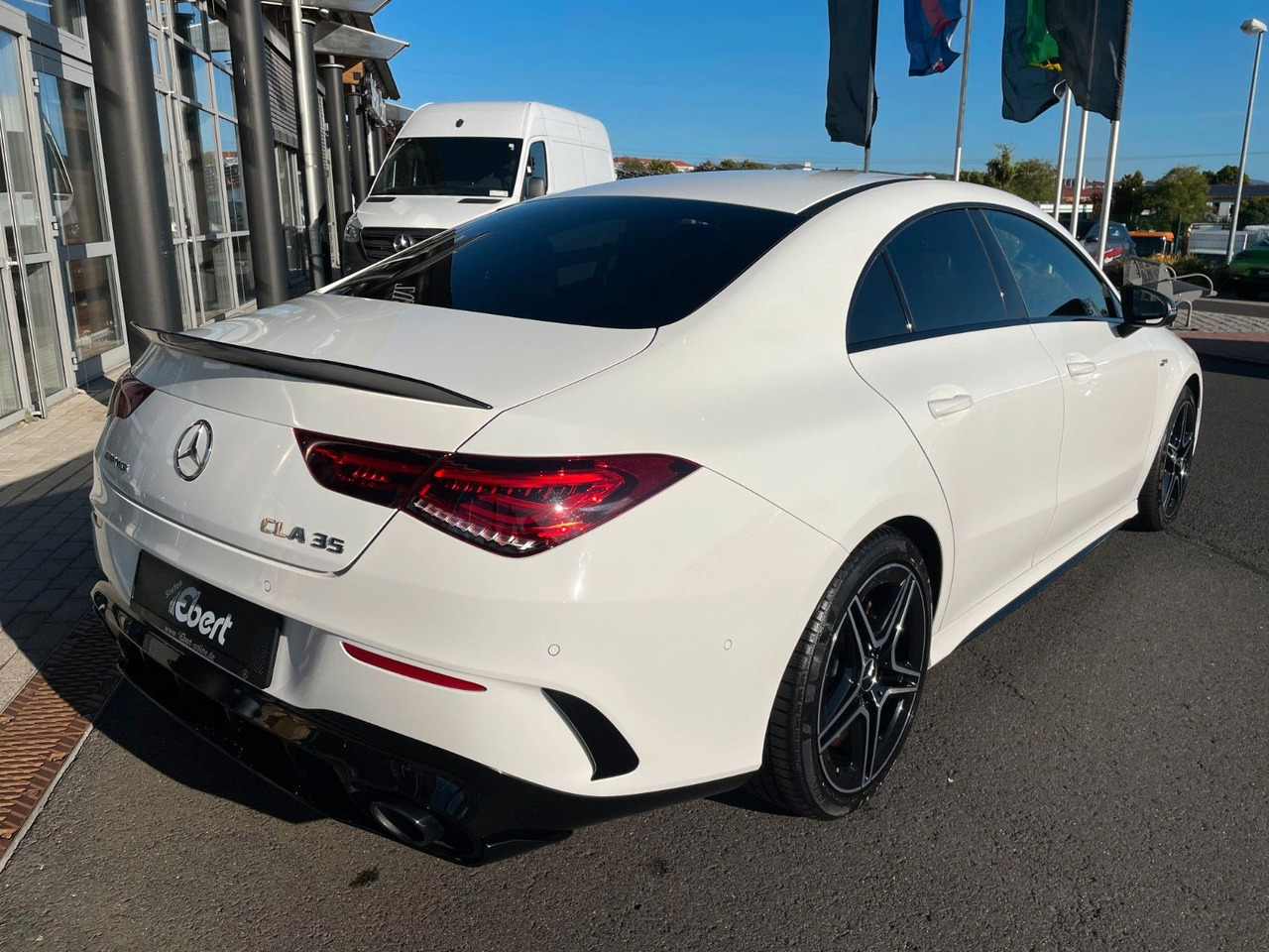 Mercedes-Benz CLA 35 AMG Aero+TotW+R-Kamera+Ambiente - Coupe: obrázok 4 Mercedes-Benz CLA 35 AMG Aero+TotW+R-Kamera+Ambiente - Coupe: obrázok 4