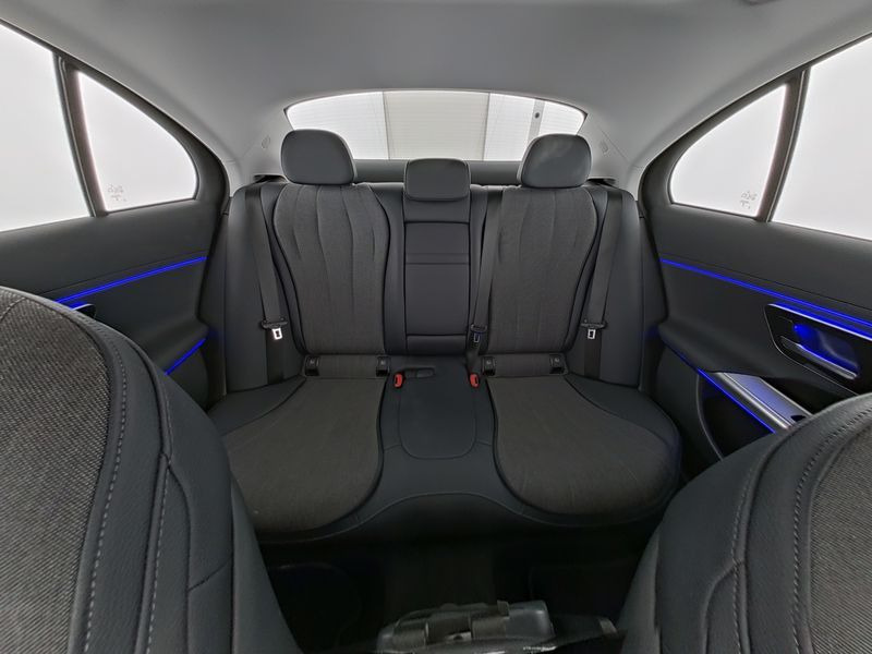 Sedan Mercedes-Benz E 200 AVANTGARDE Pano+R-Kamera+Distr +LED+DAB+TO: obrázok 8