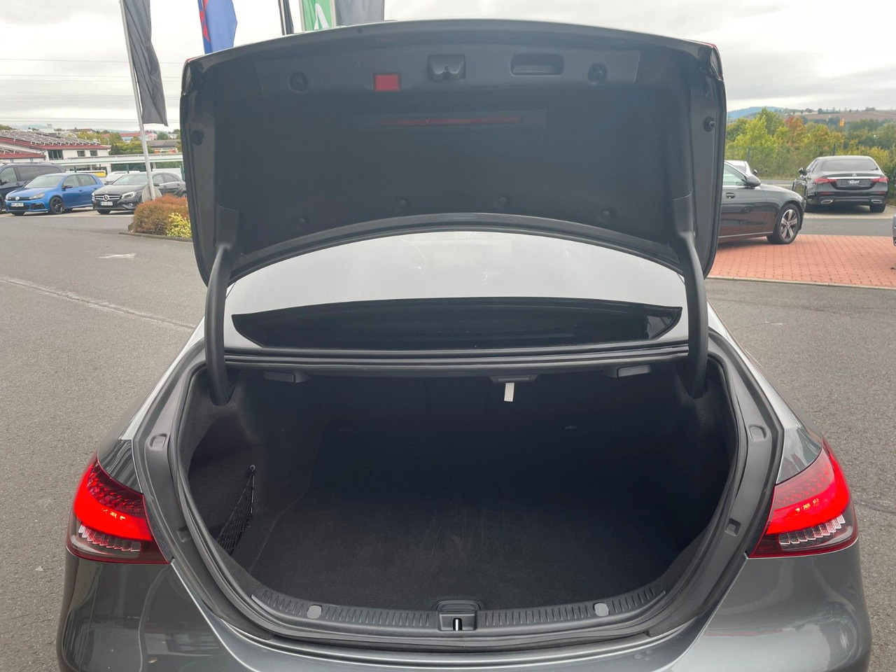 Mercedes-Benz E 220 d AMG+MBeam+Pano+Distr+R-Kamera - Sedan: obrázok 5 Mercedes-Benz E 220 d AMG+MBeam+Pano+Distr+R-Kamera - Sedan: obrázok 5