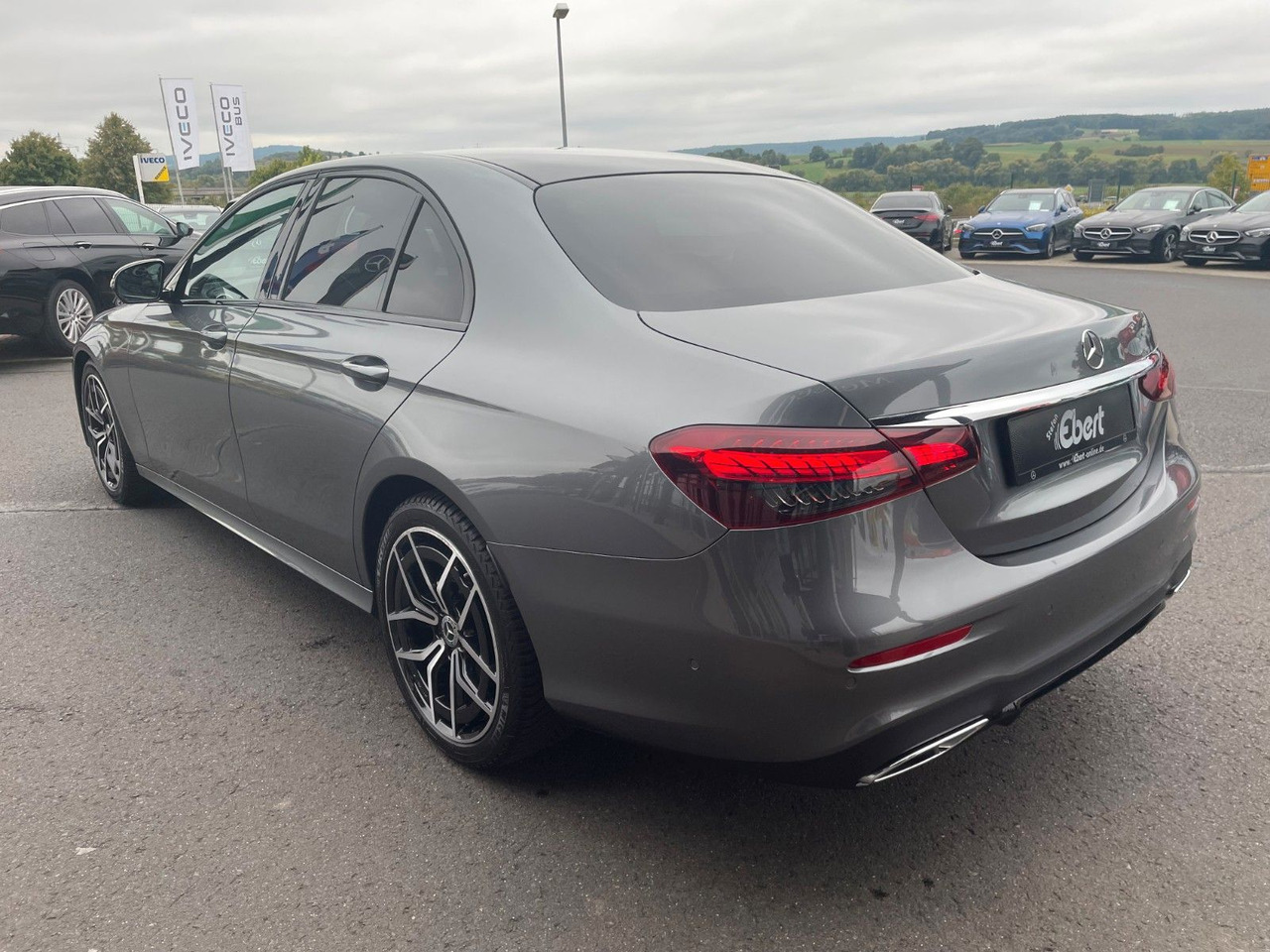 Mercedes-Benz E 220 d AMG+MBeam+Pano+Distr+R-Kamera - Sedan: obrázok 3 Mercedes-Benz E 220 d AMG+MBeam+Pano+Distr+R-Kamera - Sedan: obrázok 3