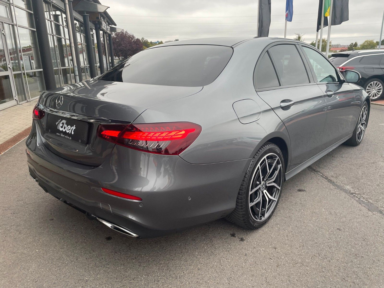 Mercedes-Benz E 220 d AMG+MBeam+Pano+Distr+R-Kamera - Sedan: obrázok 4 Mercedes-Benz E 220 d AMG+MBeam+Pano+Distr+R-Kamera - Sedan: obrázok 4