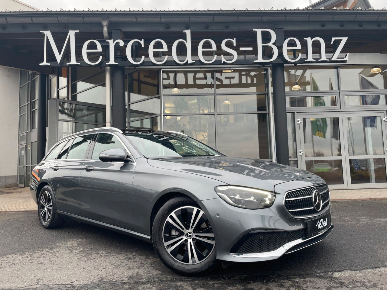 Mercedes-Benz E 220 d T Pano+Ambiente+Distr+360°+Comand+DAB - Kombi: obrázok 1 Mercedes-Benz E 220 d T Pano+Ambiente+Distr+360°+Comand+DAB - Kombi: obrázok 1