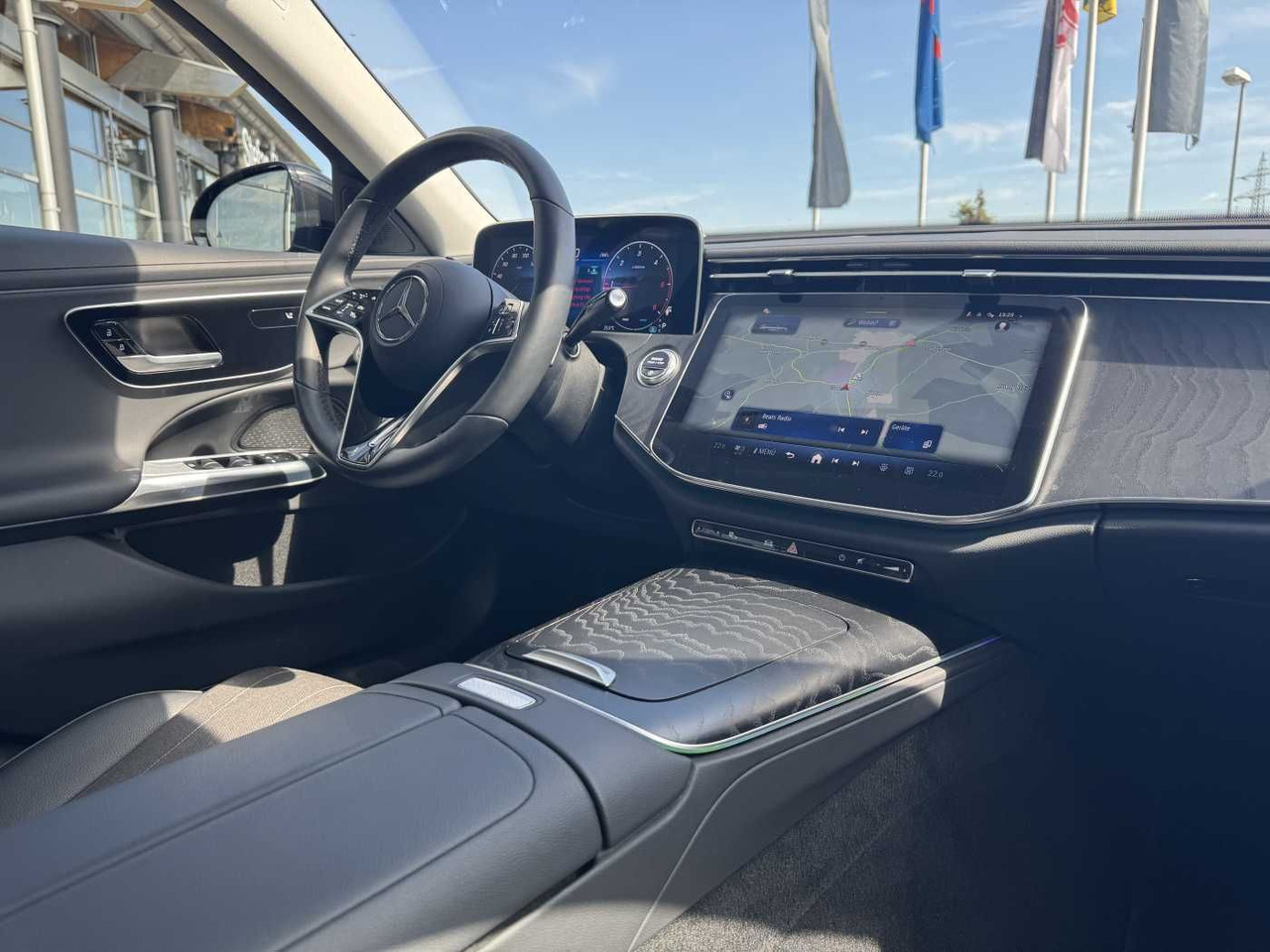 Kombi Mercedes-Benz E 220d Avantgarde+Pano+AHK+Distr+19Zoll+MBUX: obrázok 14 Kombi Mercedes-Benz E 220d Avantgarde+Pano+AHK+Distr+19Zoll+MBUX: obrázok 14