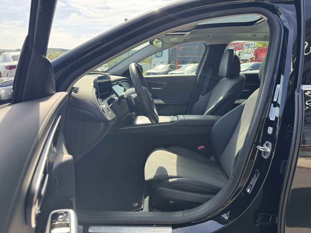 Kombi Mercedes-Benz E 220d Avantgarde+Pano+AHK+Distr+19Zoll+MBUX: obrázok 9 Kombi Mercedes-Benz E 220d Avantgarde+Pano+AHK+Distr+19Zoll+MBUX: obrázok 9