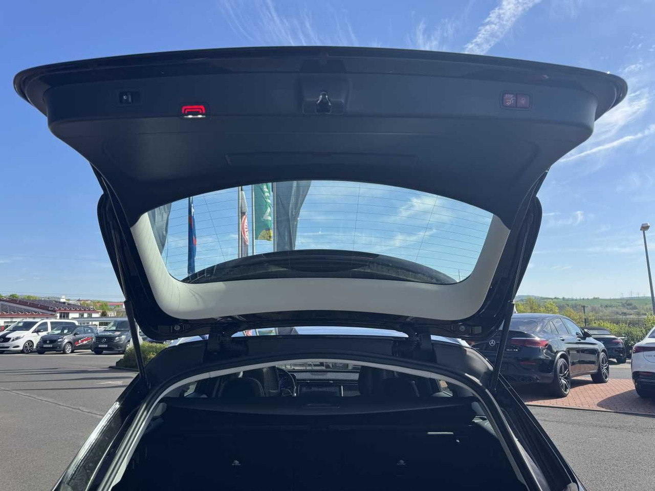 Kombi Mercedes-Benz E 220d Avantgarde+Pano+AHK+Distr+19Zoll+MBUX: obrázok 7 Kombi Mercedes-Benz E 220d Avantgarde+Pano+AHK+Distr+19Zoll+MBUX: obrázok 7