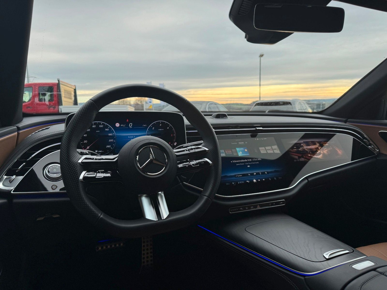 Mercedes-Benz E 220d T AMG+Hyperscreen+Leder+AHK+DistrPro+STH - Kombi: obrázok 4 Mercedes-Benz E 220d T AMG+Hyperscreen+Leder+AHK+DistrPro+STH - Kombi: obrázok 4