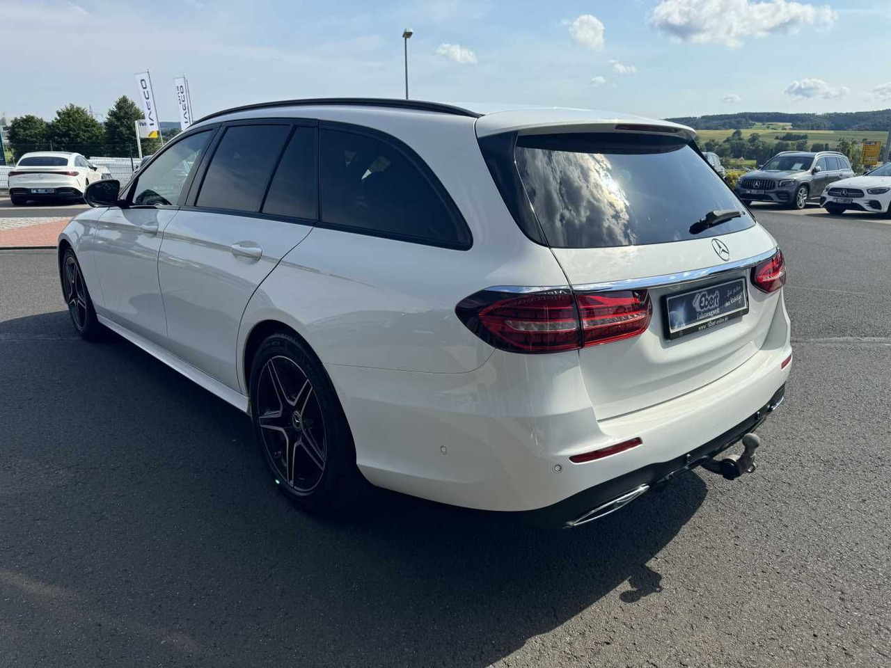 Mercedes-Benz E 220d T AMG+Pano+AHK+Night+TotW+ RKamera+Ambien - Automobil: obrázok 3 Mercedes-Benz E 220d T AMG+Pano+AHK+Night+TotW+ RKamera+Ambien - Automobil: obrázok 3