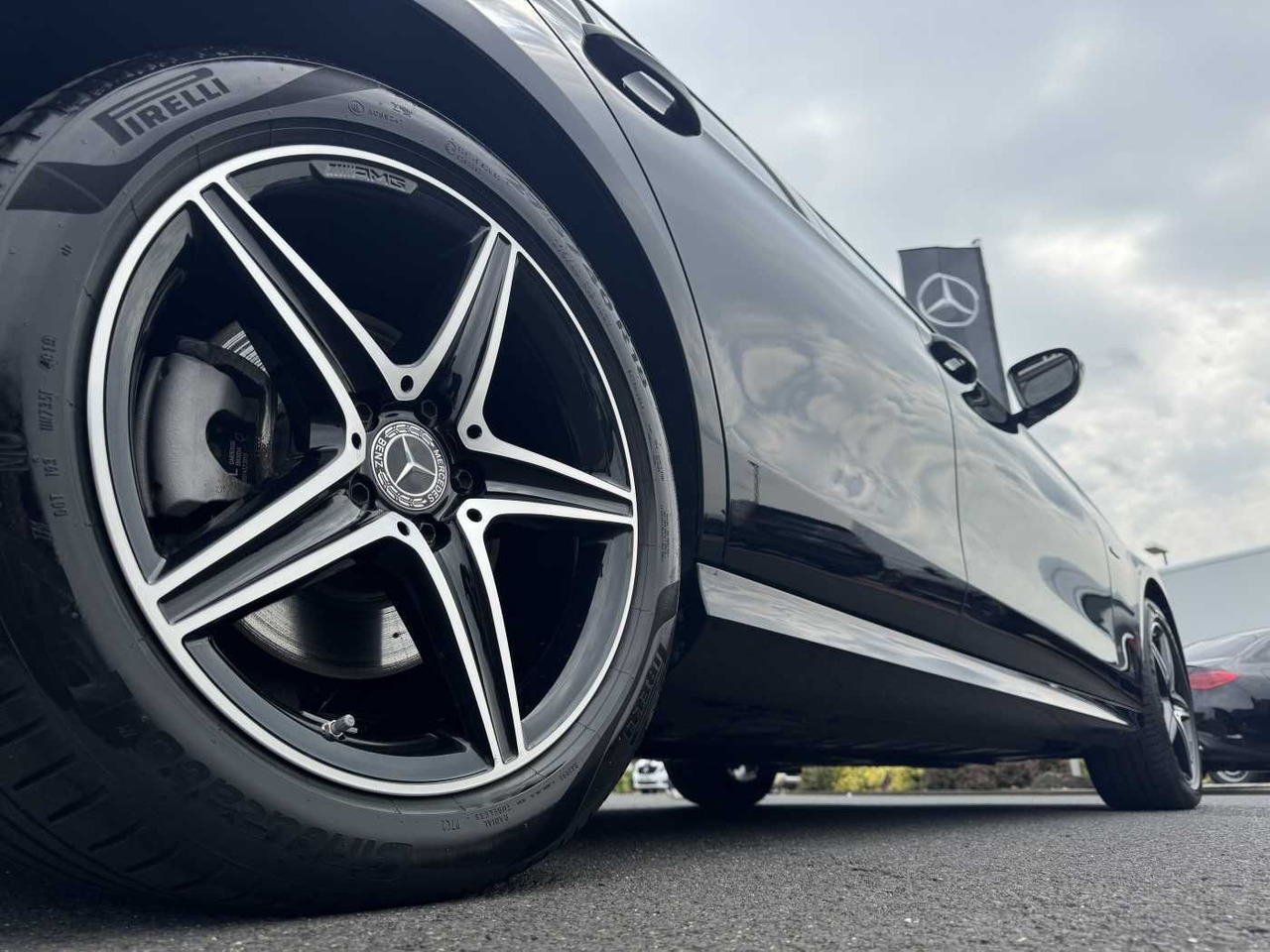 Mercedes-Benz E 300de 9G AMG+Pano+Memory+Ambiente+ RFK+Night - Sedan: obrázok 5 Mercedes-Benz E 300de 9G AMG+Pano+Memory+Ambiente+ RFK+Night - Sedan: obrázok 5