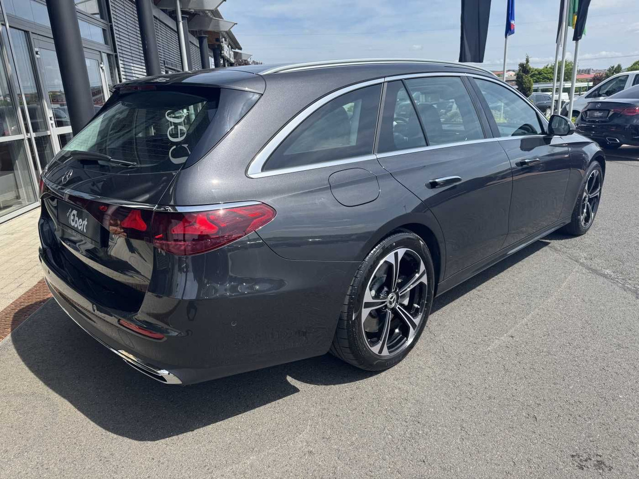 Mercedes-Benz E 300de T AVANTGARDE+AHK+Burm4D+Distr+Memory+360 - Kombi: obrázok 4 Mercedes-Benz E 300de T AVANTGARDE+AHK+Burm4D+Distr+Memory+360 - Kombi: obrázok 4