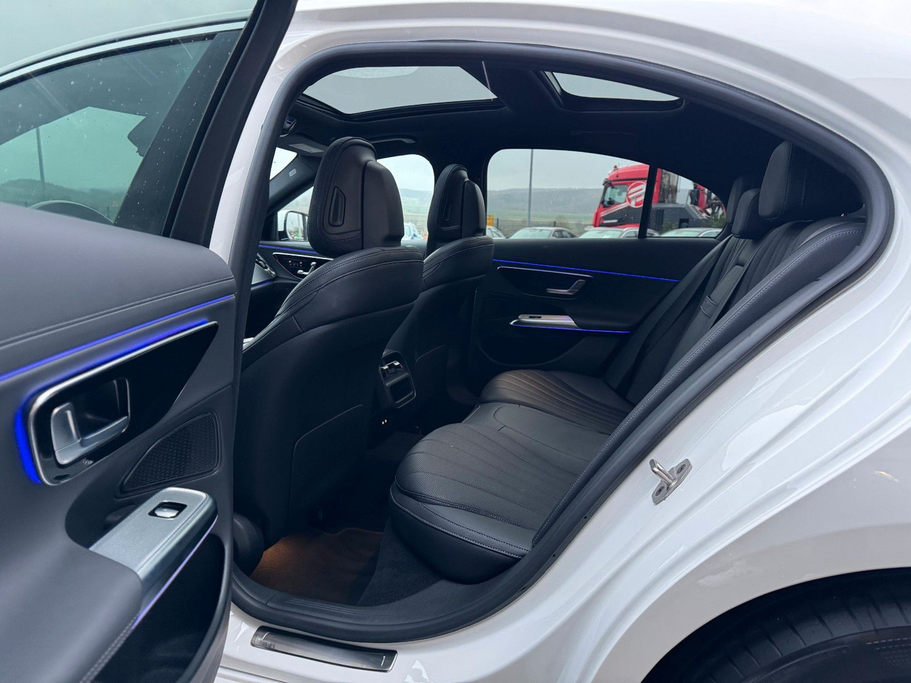 Sedan Mercedes-Benz E 450 4M Avantgarde+Pano+DistrPro+Digital+360: obrázok 11