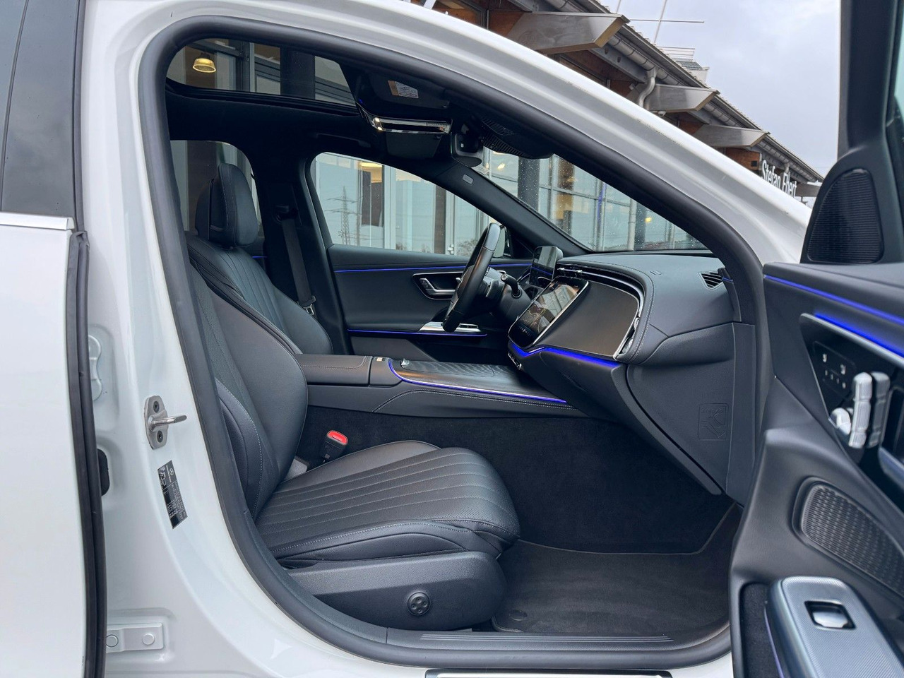 Sedan Mercedes-Benz E 450 4M Avantgarde+Pano+DistrPro+Digital+360: obrázok 7