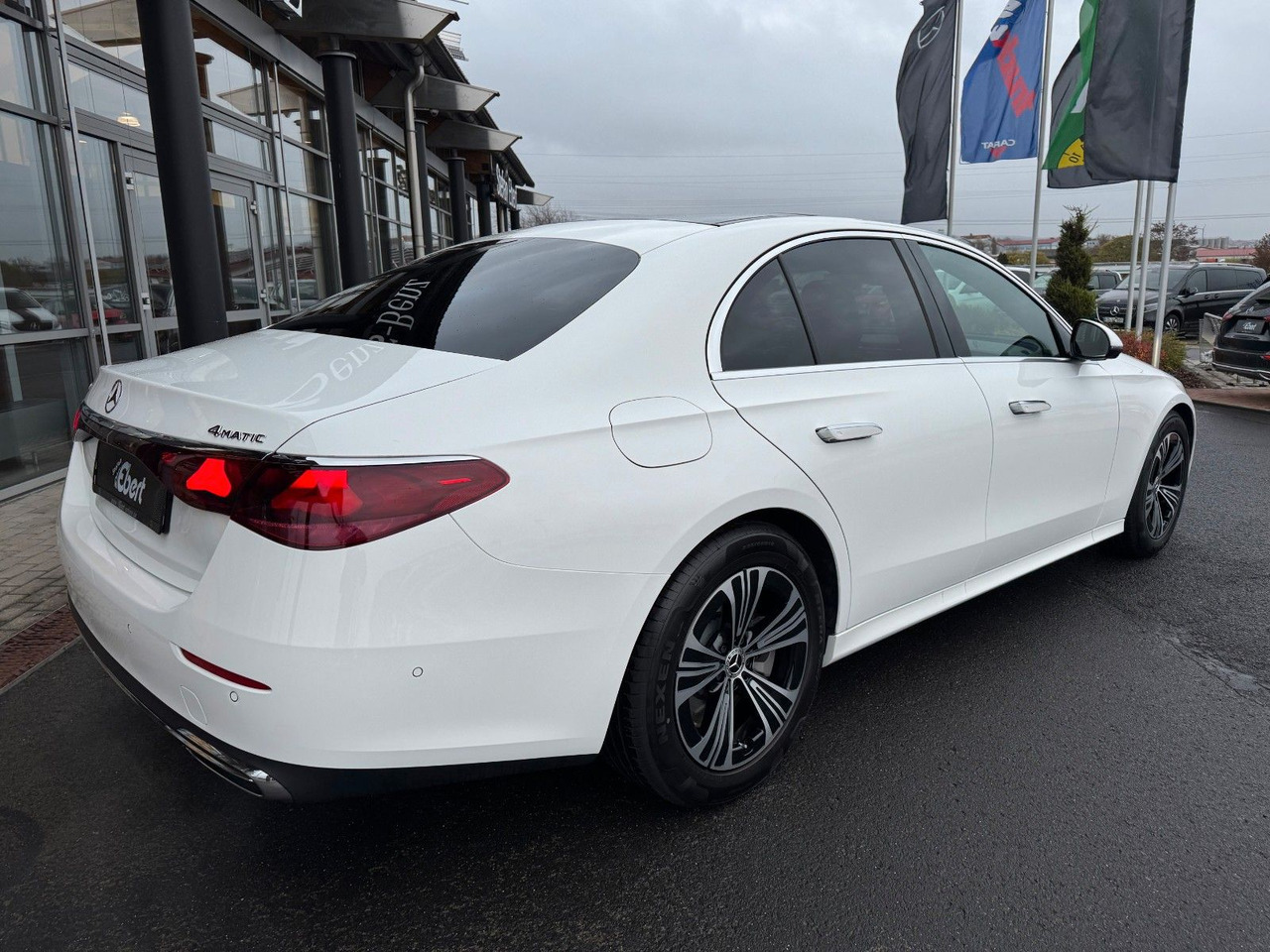 Mercedes-Benz E 450 4M Avantgarde+Pano+DistrPro+Digital+360 - Sedan: obrázok 5 Mercedes-Benz E 450 4M Avantgarde+Pano+DistrPro+Digital+360 - Sedan: obrázok 5