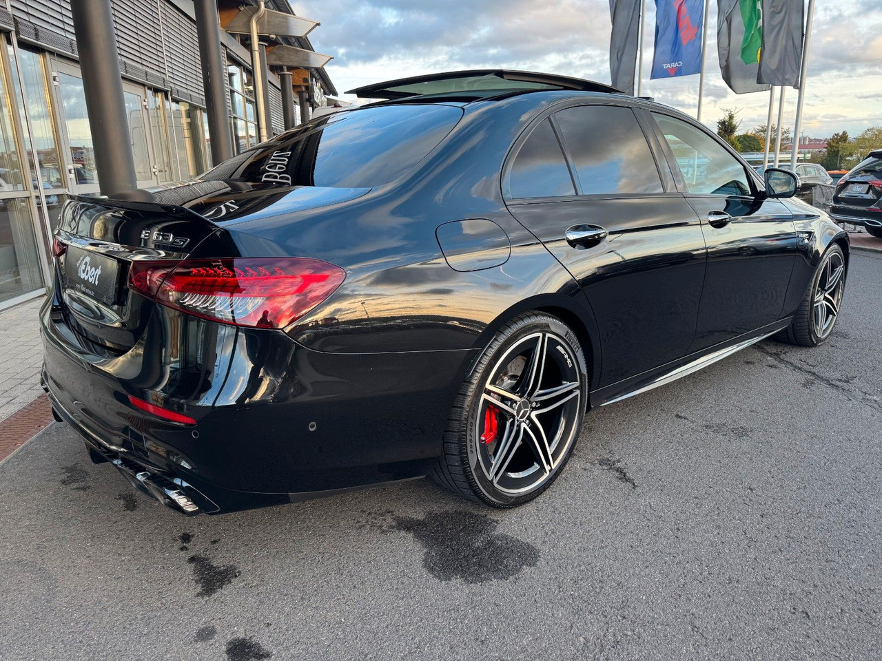 Mercedes-Benz E 63 AMG S Pano+Burm+AirM+HUD+360+uvm. - Sedan: obrázok 5 Mercedes-Benz E 63 AMG S Pano+Burm+AirM+HUD+360+uvm. - Sedan: obrázok 5