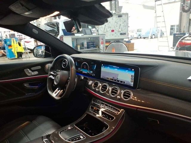 Mercedes-Benz E 63 AMG S Pano+Burm+AirM+HUD+Multibeam+HUD+360 - Sedan: obrázok 3 Mercedes-Benz E 63 AMG S Pano+Burm+AirM+HUD+Multibeam+HUD+360 - Sedan: obrázok 3