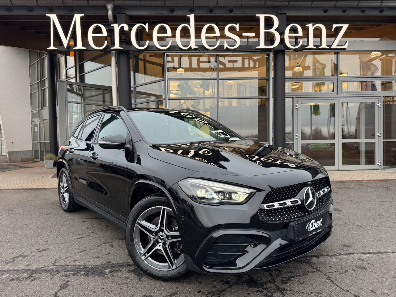 Mercedes-Benz GLA 200 AMG+Pano+Distr+Ambiente+Multibeam+ - SUV: obrázok 1 Mercedes-Benz GLA 200 AMG+Pano+Distr+Ambiente+Multibeam+ - SUV: obrázok 1