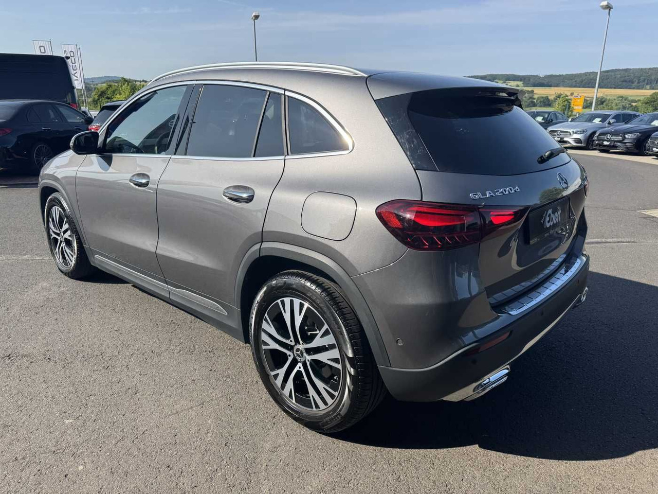 Mercedes-Benz GLA 200d 4M Progressive+Distr+Ambiente+Offroad - SUV: obrázok 3 Mercedes-Benz GLA 200d 4M Progressive+Distr+Ambiente+Offroad - SUV: obrázok 3