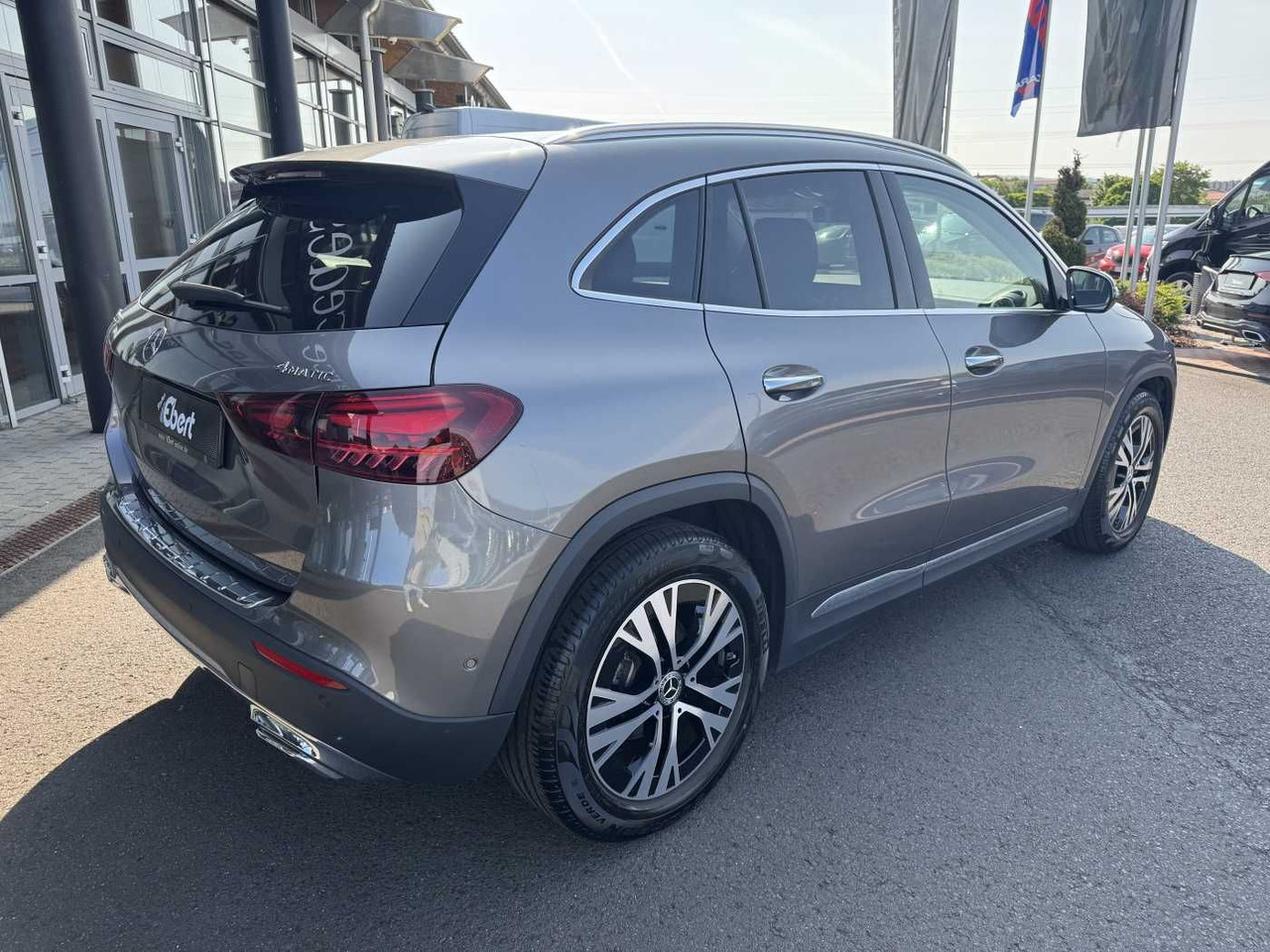 Mercedes-Benz GLA 200d 4M Progressive+Distr+Ambiente+Offroad - SUV: obrázok 4 Mercedes-Benz GLA 200d 4M Progressive+Distr+Ambiente+Offroad - SUV: obrázok 4