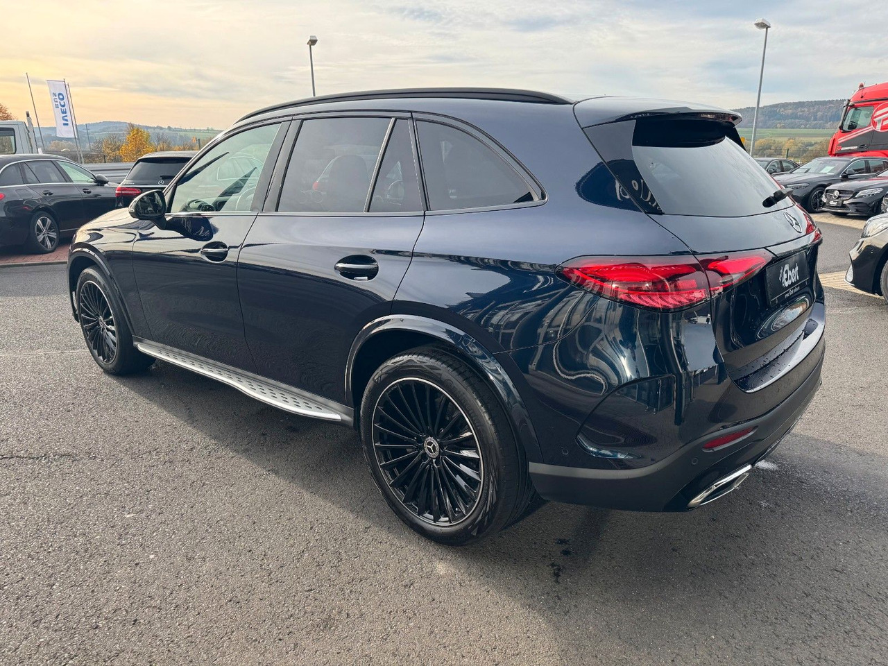 Mercedes-Benz GLC 300 4M+AMG+Pano+Burm+360+Memory - SUV: obrázok 3 Mercedes-Benz GLC 300 4M+AMG+Pano+Burm+360+Memory - SUV: obrázok 3
