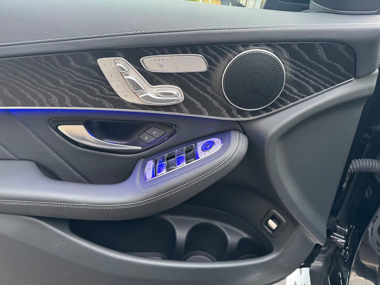 Coupe Mercedes-Benz GLC 400d 4M Coupe+AMG+Massage+AHK+Memory: obrázok 12