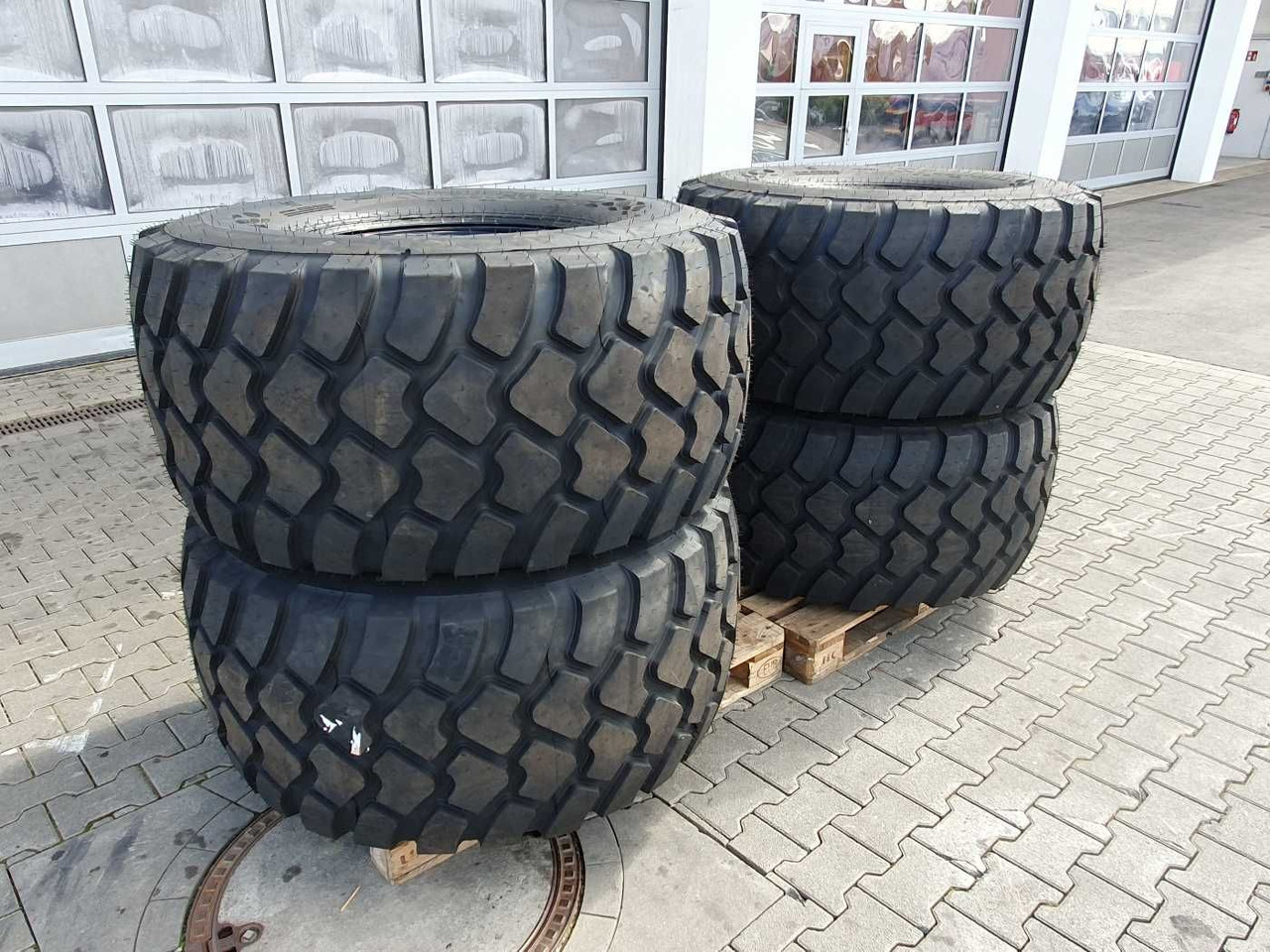 Mercedes-Benz Radlader Reifen mit Felge / NEU / lagernd - Kompletné koleso pre Poľnohospodárske stroje: obrázok 3 Mercedes-Benz Radlader Reifen mit Felge / NEU / lagernd - Kompletné koleso pre Poľnohospodárske stroje: obrázok 3