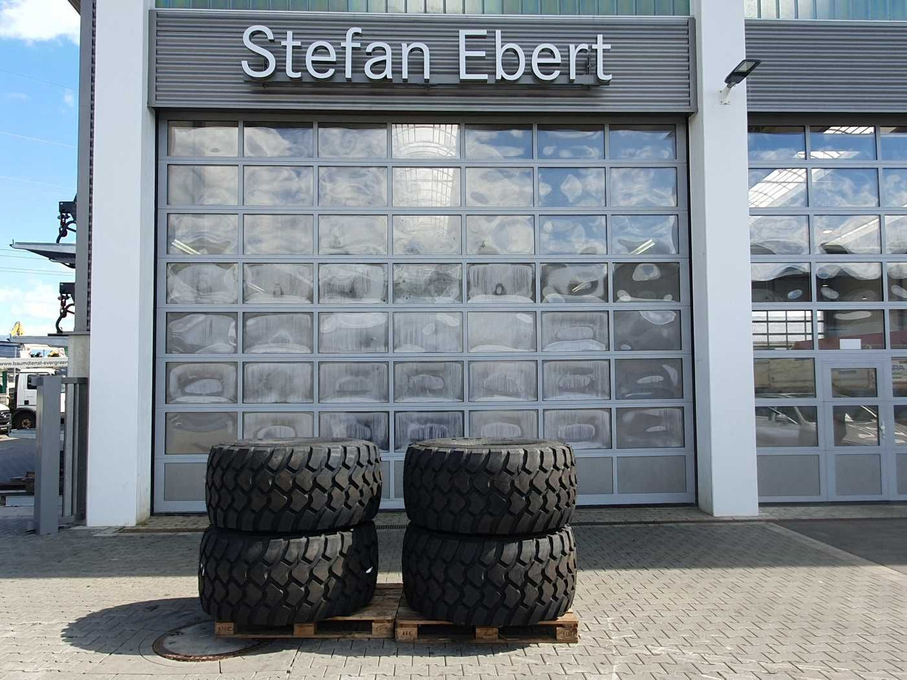 Mercedes-Benz Radlader Reifen mit Felge / NEU / lagernd - Kompletné koleso pre Poľnohospodárske stroje: obrázok 1 Mercedes-Benz Radlader Reifen mit Felge / NEU / lagernd - Kompletné koleso pre Poľnohospodárske stroje: obrázok 1