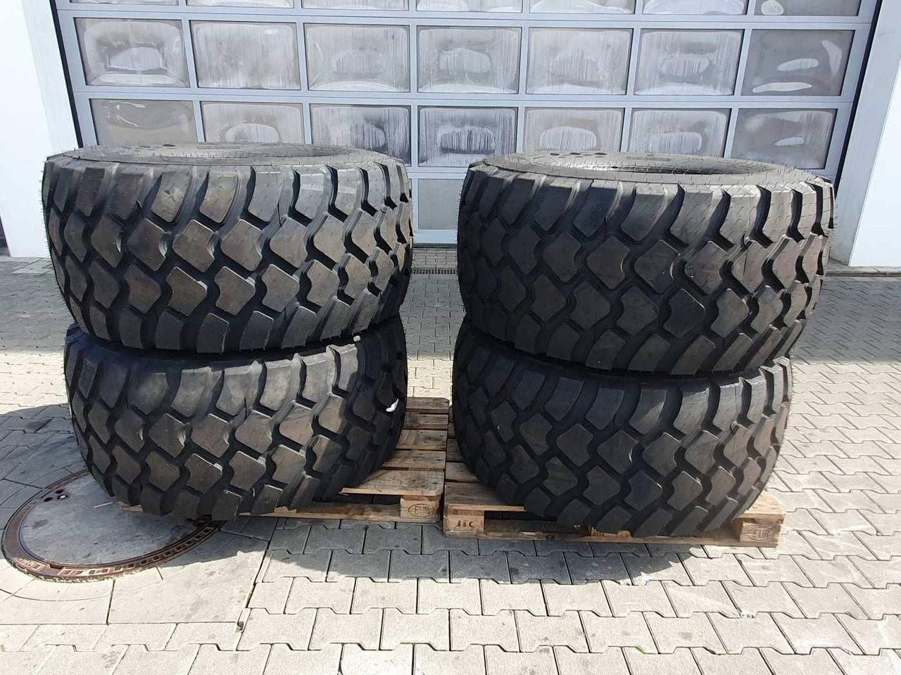 Mercedes-Benz Radlader Reifen mit Felge / NEU / lagernd - Kompletné koleso pre Poľnohospodárske stroje: obrázok 2 Mercedes-Benz Radlader Reifen mit Felge / NEU / lagernd - Kompletné koleso pre Poľnohospodárske stroje: obrázok 2
