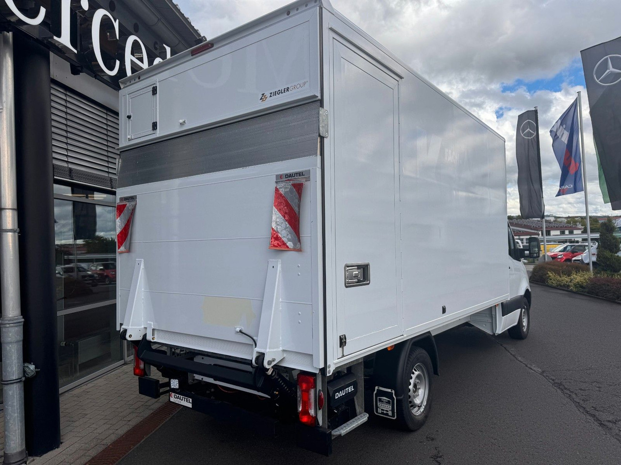 Mercedes-Benz Sprinter 317 CDI 4325 Koffer LBW Klima Kamera - Dodávka skriňová nadstavba: obrázok 4 Mercedes-Benz Sprinter 317 CDI 4325 Koffer LBW Klima Kamera - Dodávka skriňová nadstavba: obrázok 4