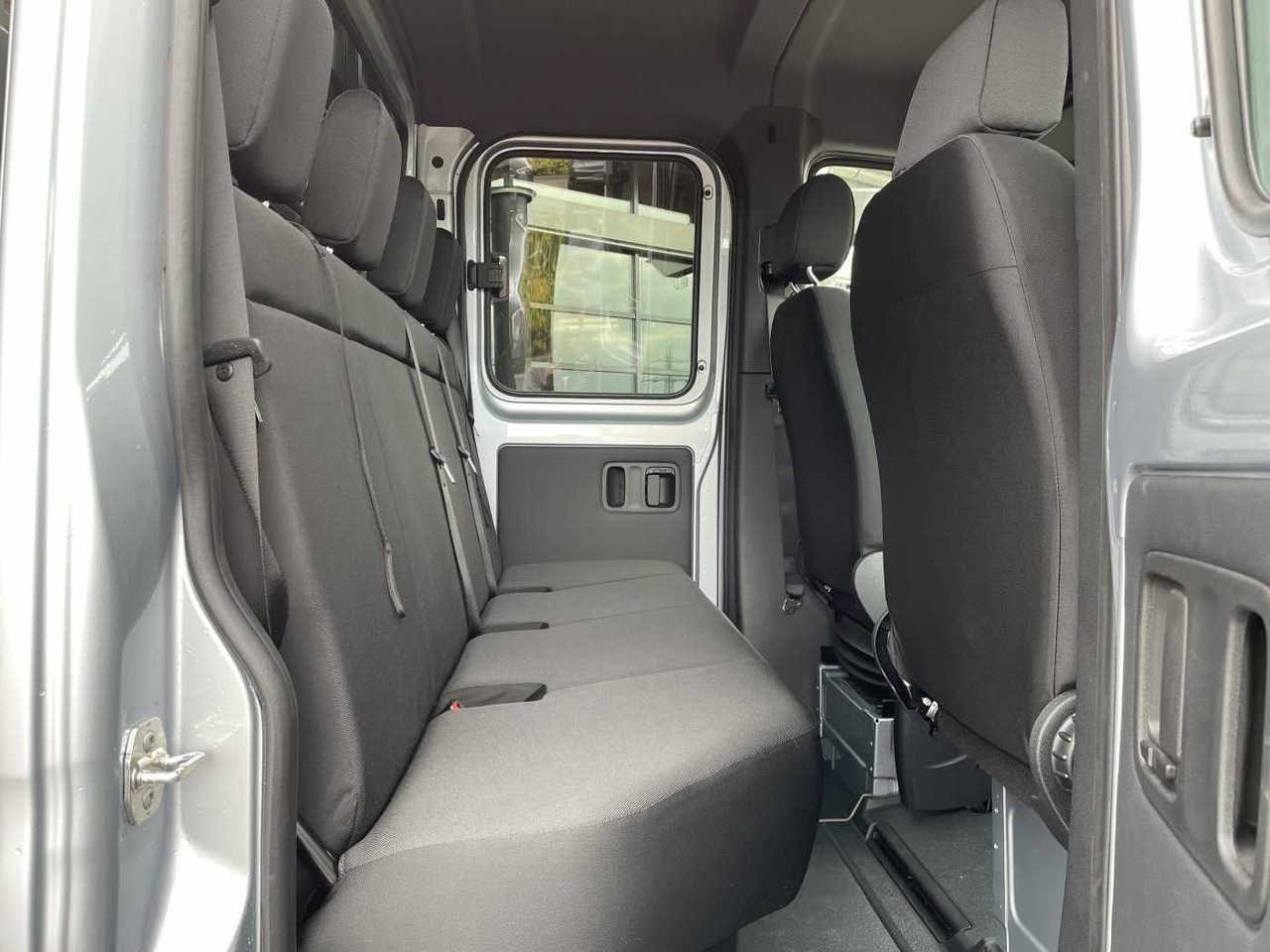 Plachtová dodávka Mercedes-Benz Sprinter 319 CDI 4x4 DoKa Klima Stdheiz AHK LED: obrázok 9