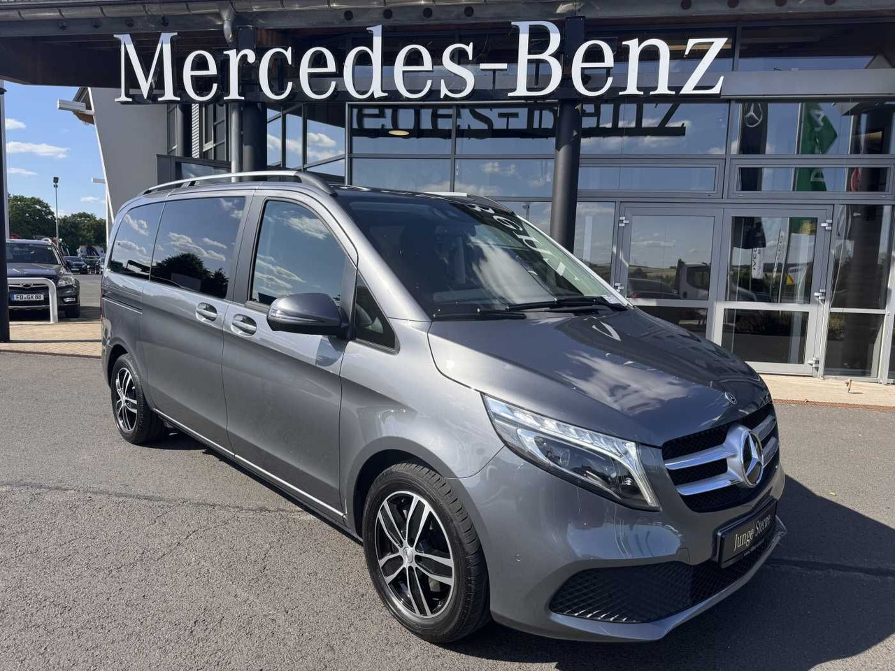 Mercedes-Benz V 220 d EDITION Liege-Paket AHK2,5 LED DAB MBUX - Automobil: obrázok 1 Mercedes-Benz V 220 d EDITION Liege-Paket AHK2,5 LED DAB MBUX - Automobil: obrázok 1
