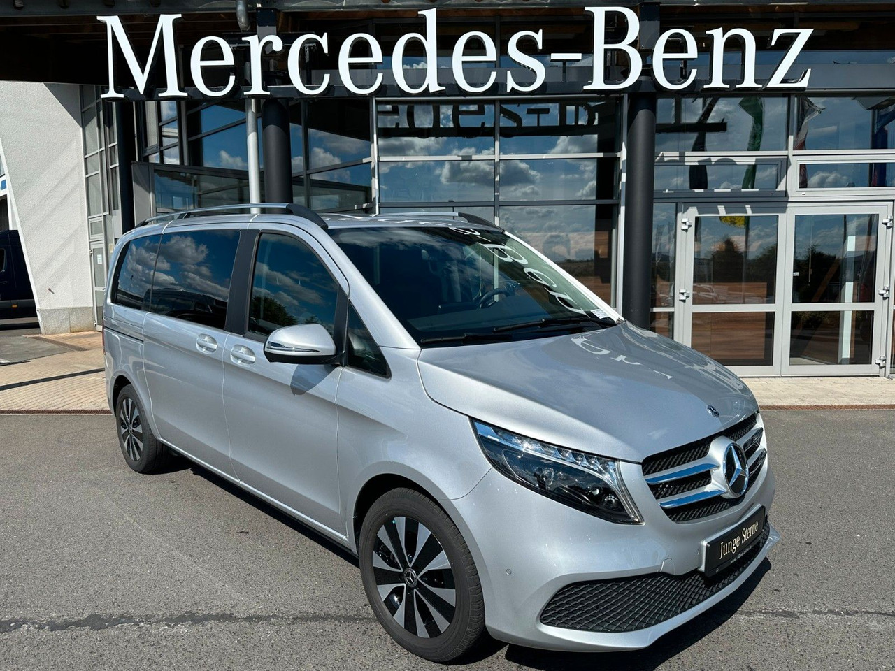 Mercedes-Benz V 250 EDITION 4MATIC Kompakt Liege-Paket AHK2,5t - Kombi: obrázok 1 Mercedes-Benz V 250 EDITION 4MATIC Kompakt Liege-Paket AHK2,5t - Kombi: obrázok 1
