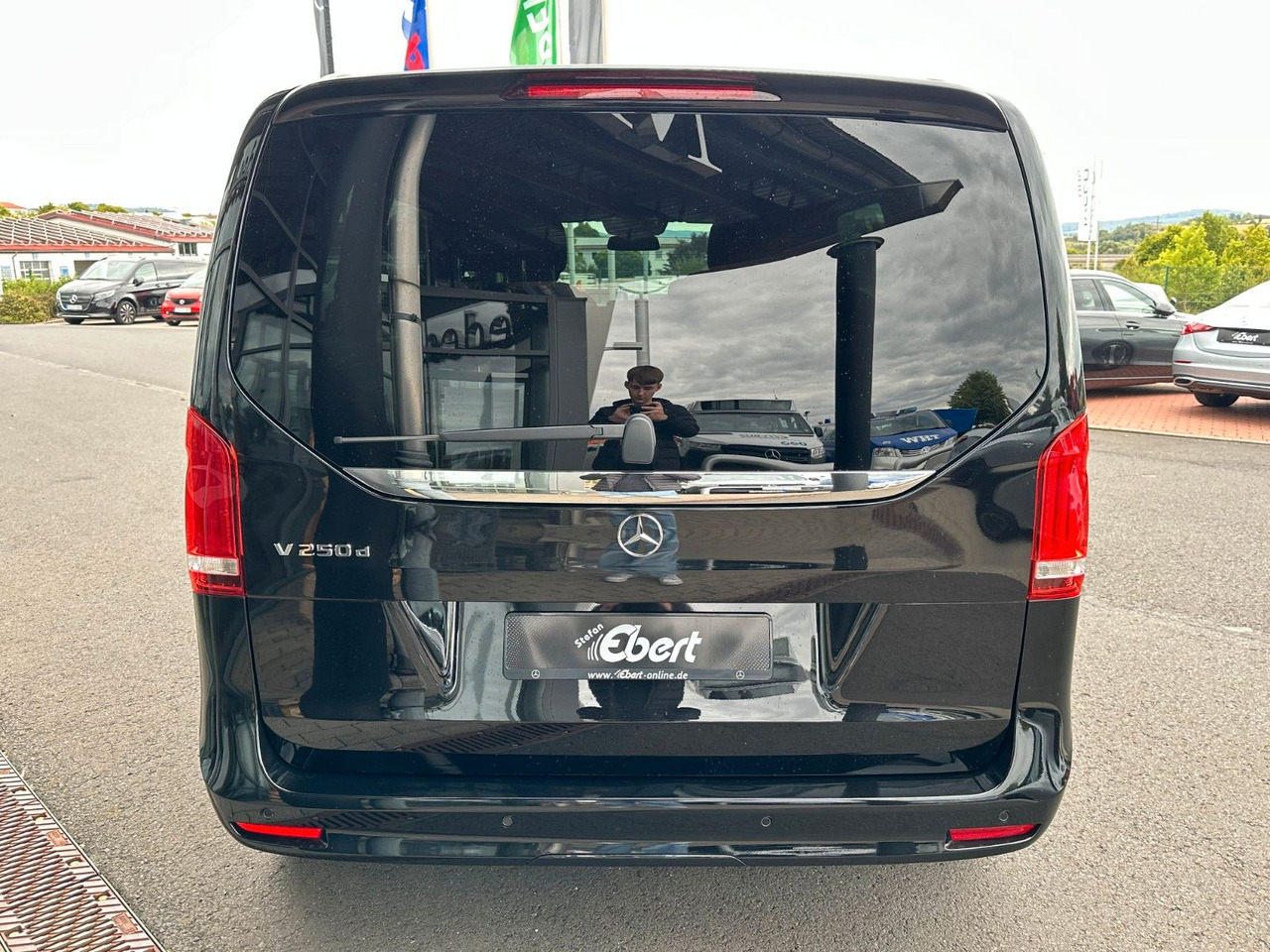 Mercedes-Benz V 250 d EDITION AMG Kompakt ILS elektr Türen - Kombi: obrázok 5 Mercedes-Benz V 250 d EDITION AMG Kompakt ILS elektr Türen - Kombi: obrázok 5