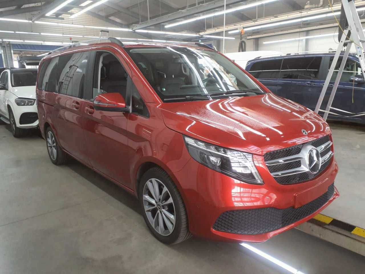 Mercedes-Benz V 250 d Edition 6Sitze Kamera MBUX ILS Leder - Automobil: obrázok 2 Mercedes-Benz V 250 d Edition 6Sitze Kamera MBUX ILS Leder - Automobil: obrázok 2
