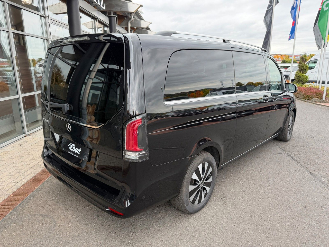 Mercedes-Benz V 300 d AVANTGARDE Extralang 360Kamera Standh - Kombi: obrázok 4 Mercedes-Benz V 300 d AVANTGARDE Extralang 360Kamera Standh - Kombi: obrázok 4