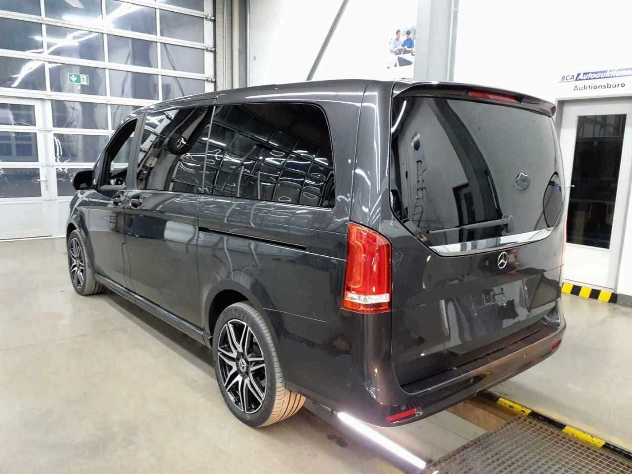 Mercedes-Benz V 300 d EDITION AMG AHK Tisch Leder ILS 7Sitze - Automobil: obrázok 4 Mercedes-Benz V 300 d EDITION AMG AHK Tisch Leder ILS 7Sitze - Automobil: obrázok 4
